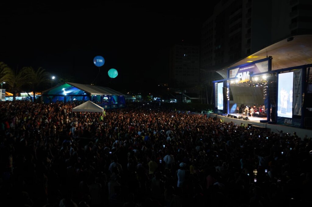 Diogo Nogueira cantou para 20 mil pessoas em Festival de Verão