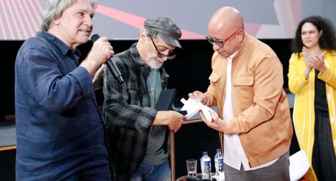 Walter Lima Jr recebeu a Medalha Darcy Ribeiro, no III Festival de Cinema e Política de Maricá Rio de janeiro