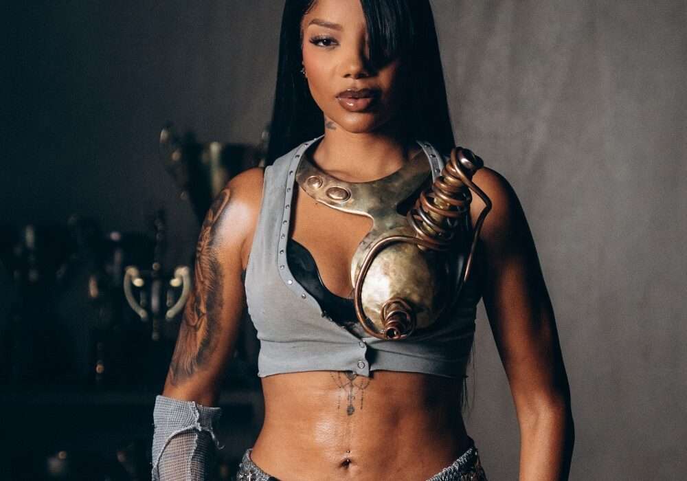 LUDMILLA anuncia sua 2ª convidada para “Fragmentos: A Experiência” AJULIACOSTA se junta a DUQUESA no show do dia 23 de julho, no Qualistage Música