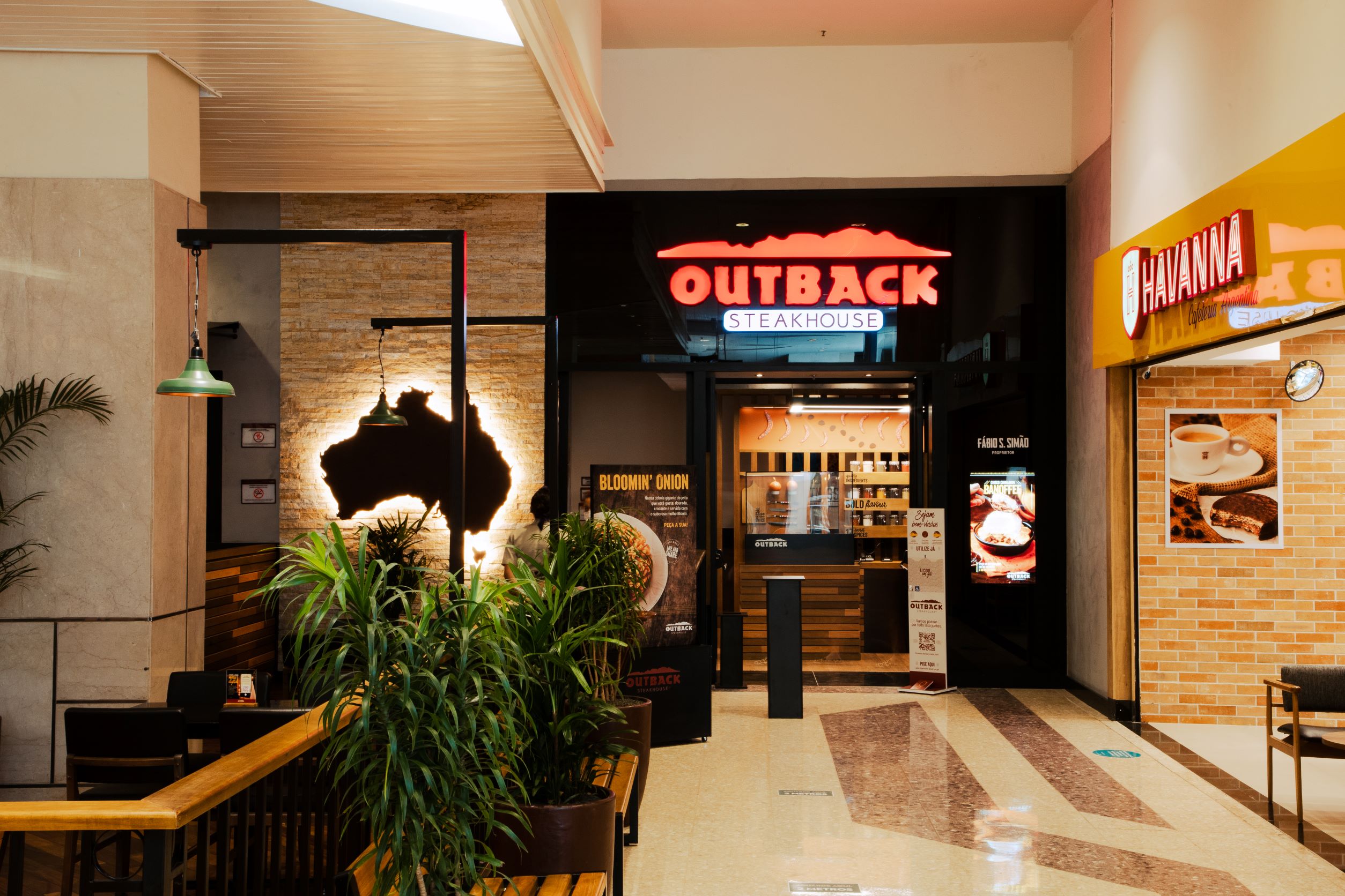 Outback Steakhouse inaugura unidade no Conjunto Nacional