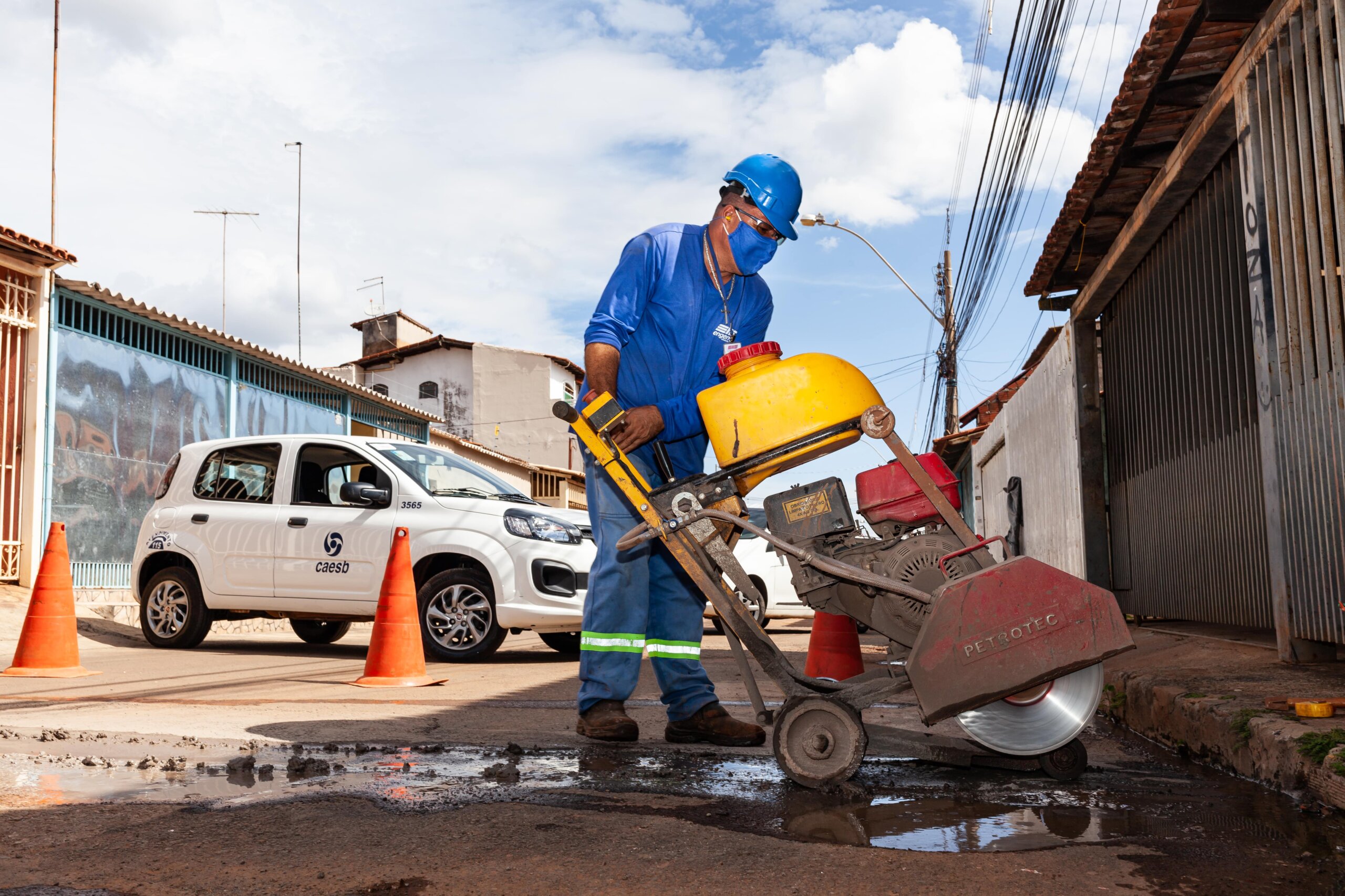 Melhorias nas redes de água avançam em todo o DF