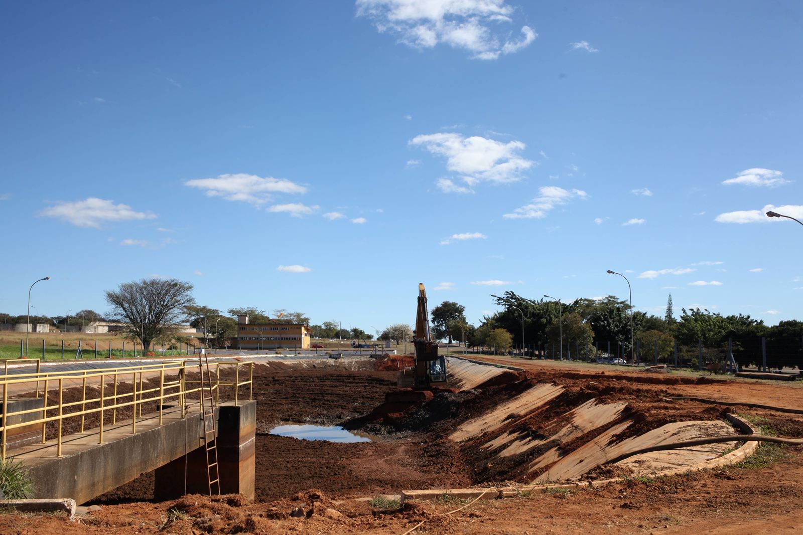 Lagoa de lodo da Estação de Tratamento de Água Rio Descoberto é recuperada