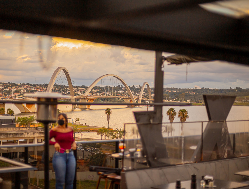 Rooftop do Santé Lago passa a abrir para o almoço todos os dias