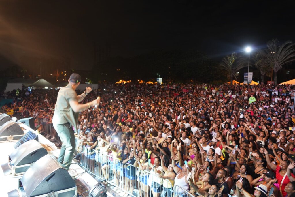 Diogo Nogueira cantou para 20 mil pessoas em Festival de Verão