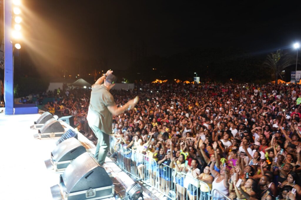 Diogo Nogueira cantou para 20 mil pessoas em Festival de Verão