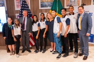 Jessica Simon (Consul Geral do Consulado de Recife), Mariana Moreira, David Hodge (Consul Geral do Consulado de São Paulo), Larissa Laysla dos Santos, Geovana de Sousa, Jacqueline Ward (Consul Geral do Consulado do Rio de Janeiro), Gabriel Francisco do Carmo, José Mateus Frazão, João Paulo Rocha e Shane Christensen (Consul Geral do Consulado de Porto Alegre)