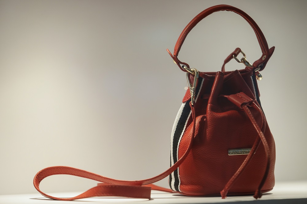 CouroModa 2019 apresenta tendências em it bags para o outono-inverno 2019 Moda