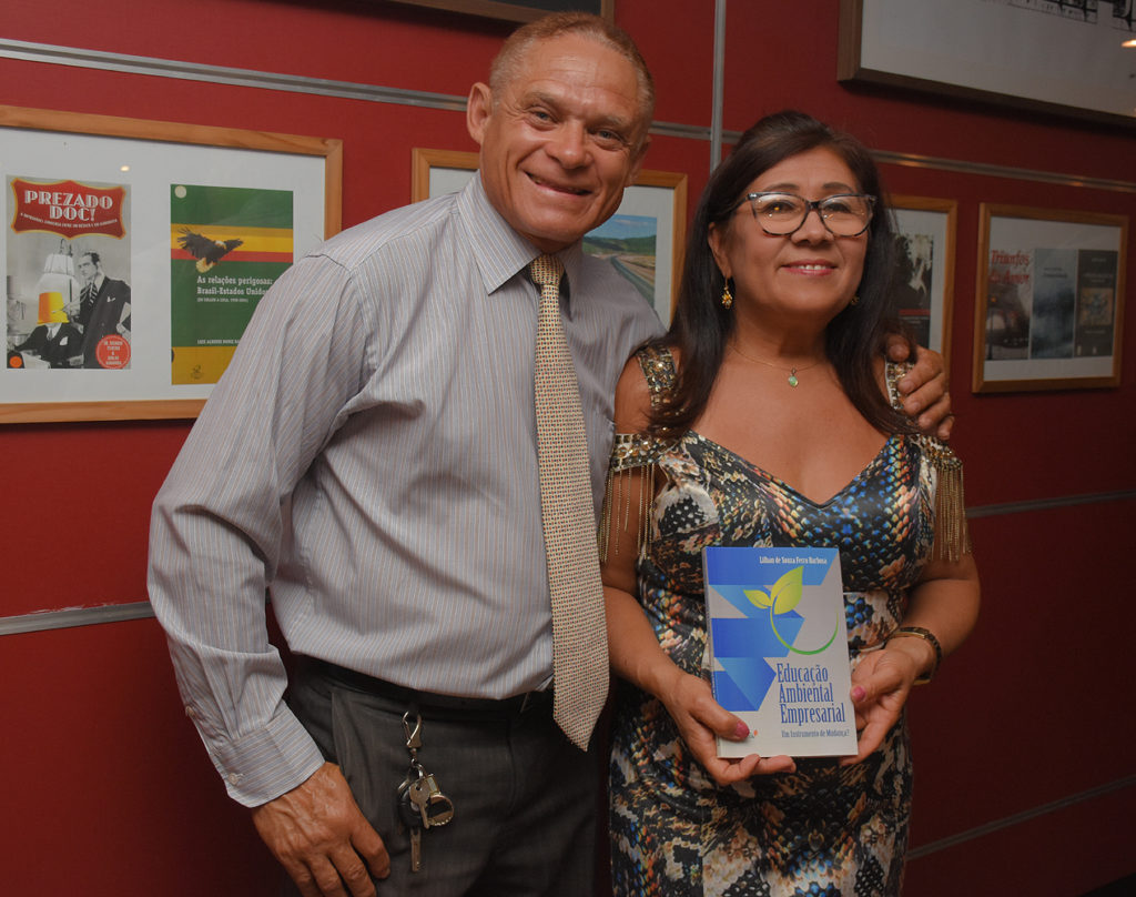 Brasiliense radicada em Luanda lança livro sobre educação ambiental,em Brasília Colunismo Social