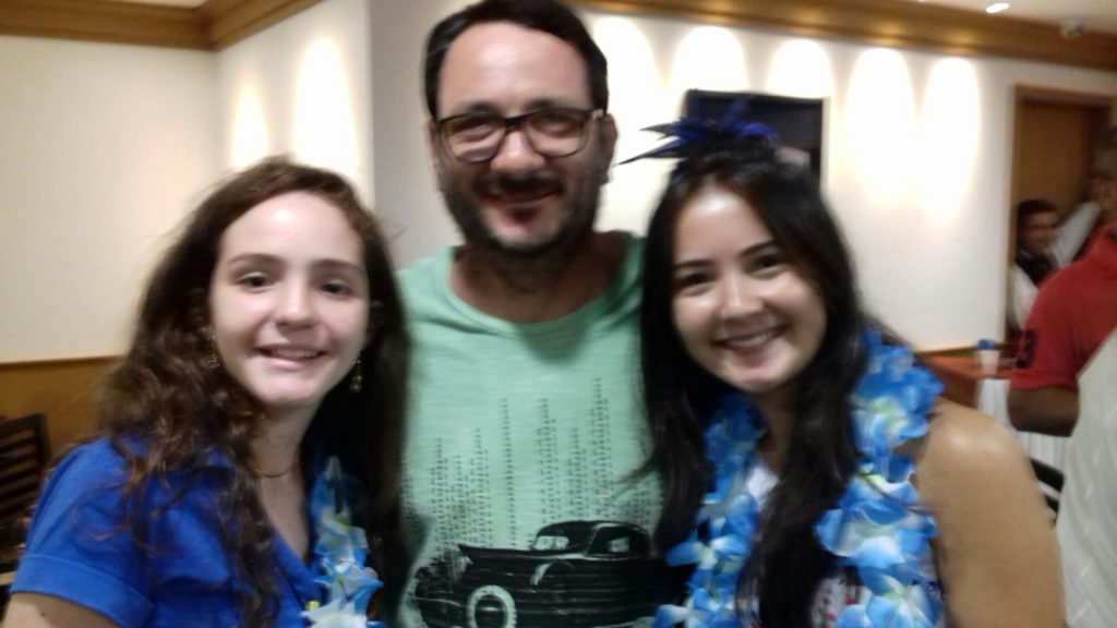 Bateria da Beija-Flor anima feijoada do Copa Praia Carnaval