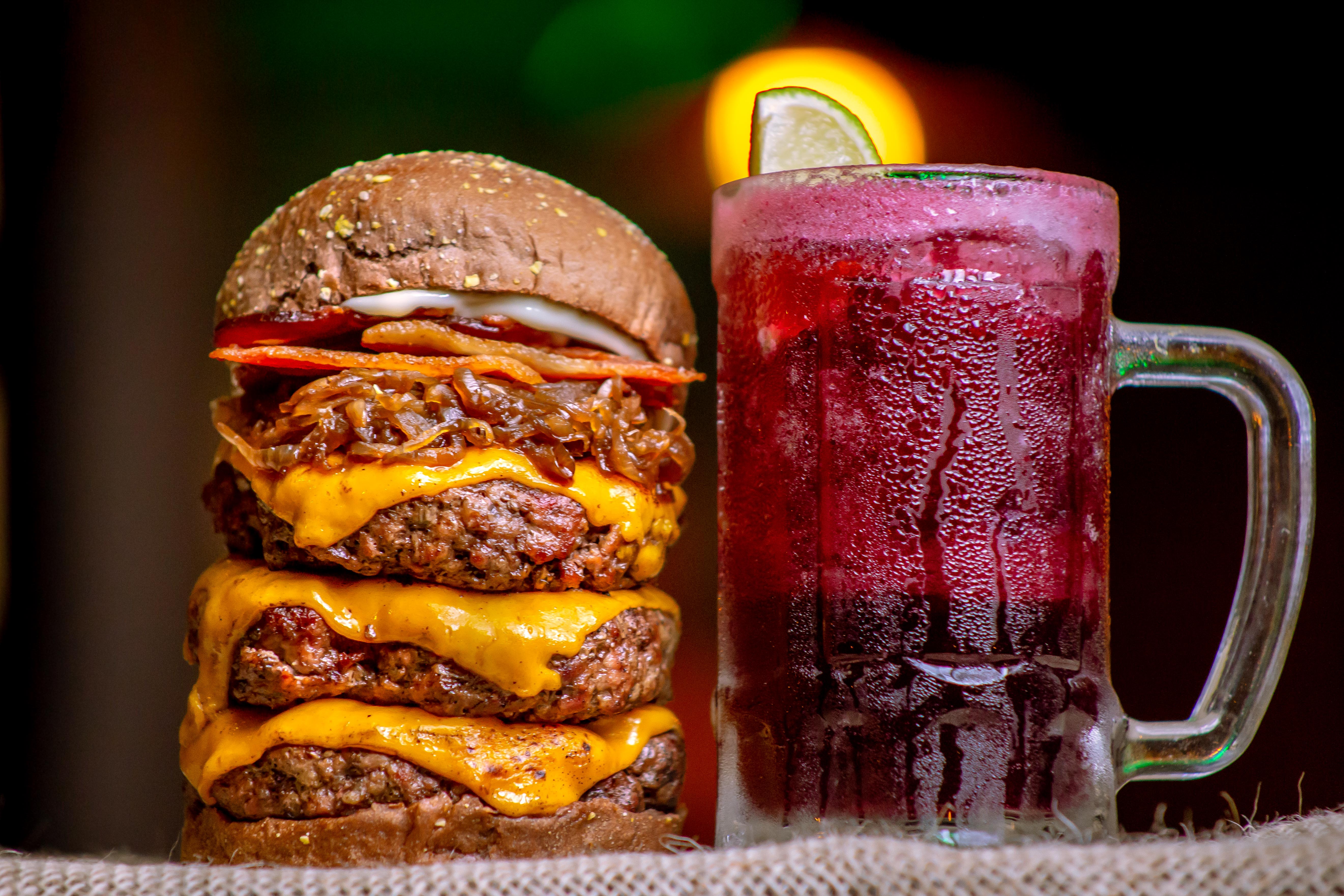 Um Godzilla do tamanho da sua fome gastronomia