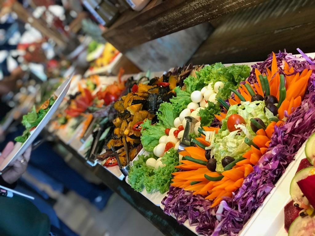 Brazolia inaugura buffet aos domingos, com roda de samba, contação de histórias para as crianças, carnes nobres e variedade de sushi Gastronomia