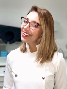 Dra. Ana Paula Moro Quinteiro fala sobre as inovações da Harmonização Facial na Odontologia Saúde