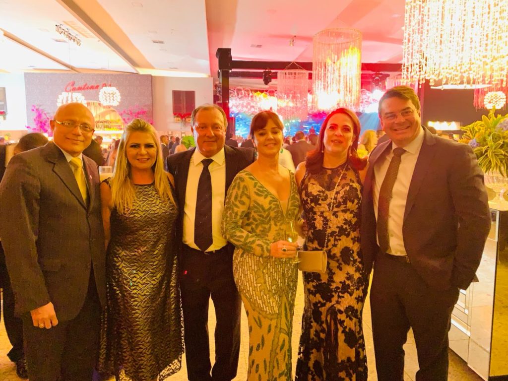 A Private Broker Eliane Freitas se emociona com formatura da sobrinha Colunismo Social