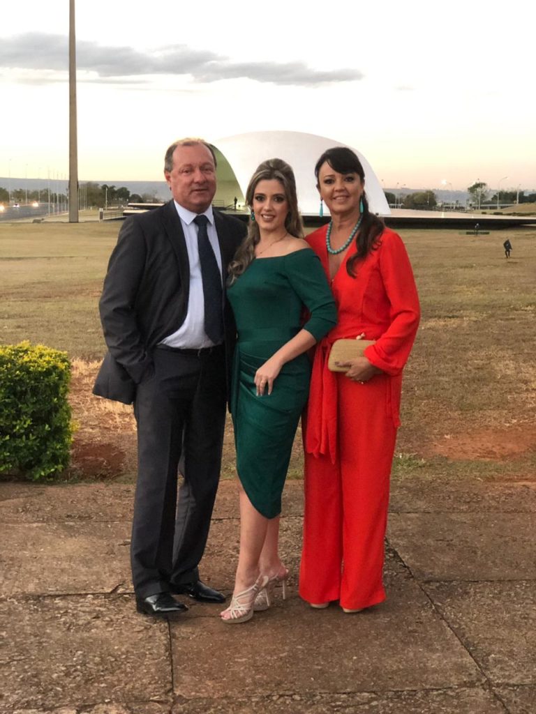 A Private Broker Eliane Freitas se emociona com formatura da sobrinha Colunismo Social