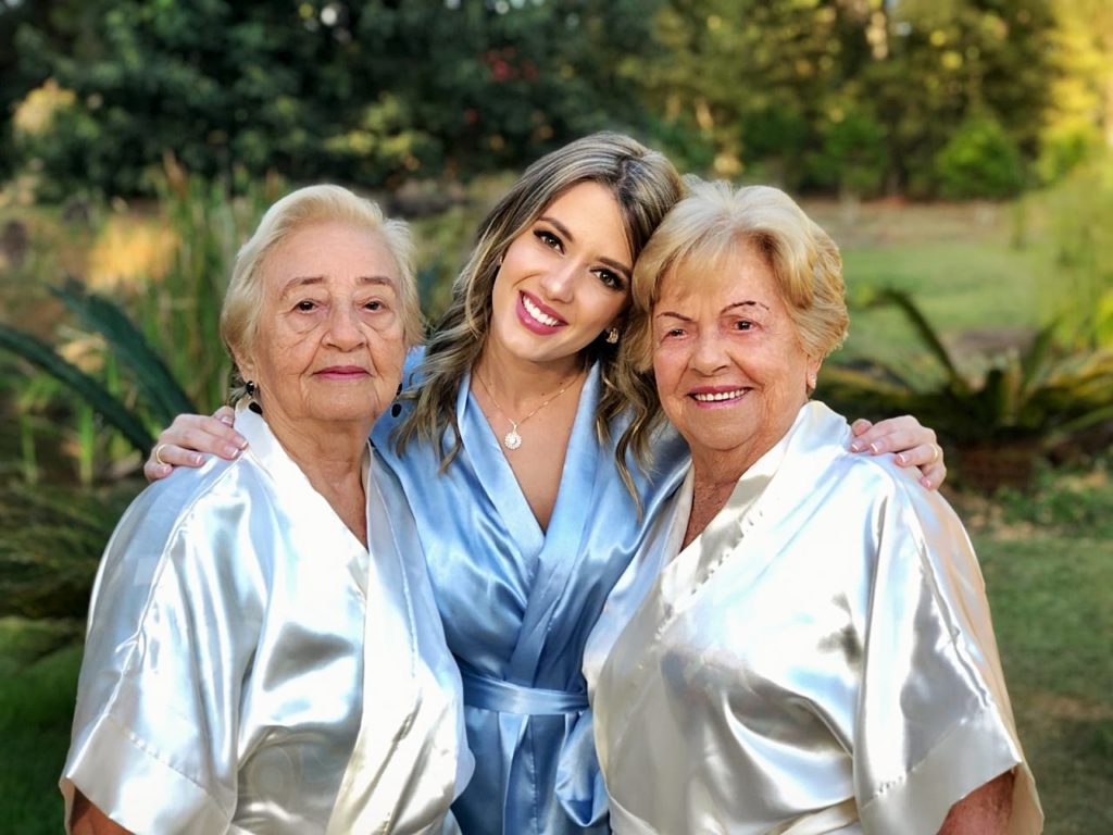 A Private Broker Eliane Freitas se emociona com formatura da sobrinha Colunismo Social