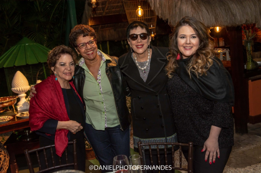 Eder Meneghine oferece jantar para Isis Penido na Ilha da Gigoia, no Rio Colunismo Social