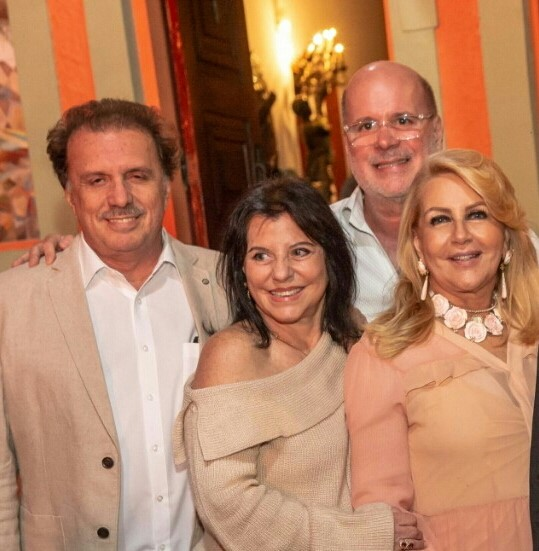 Eder Meneghine oferece jantar para Isis Penido na Ilha da Gigoia, no Rio Colunismo Social