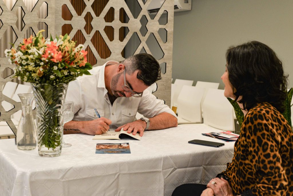 Lançamento do livro “Aprendiz do Sentir” movimenta espaço de eventos no Noroeste Cultura