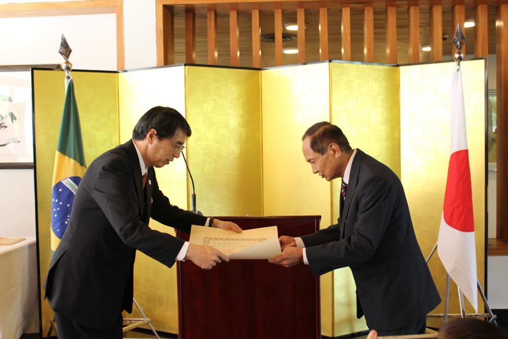 Moradores de Brasília recebem condecoração do Japão Notícias