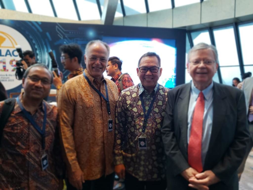 Diplomata Sudarsono, empresário Paulo Camiz, embaixador da Indonésia,Edi Yusup e o embaixador do Brasil na Indonésia, Rubem Antonio Correa Barbosa 