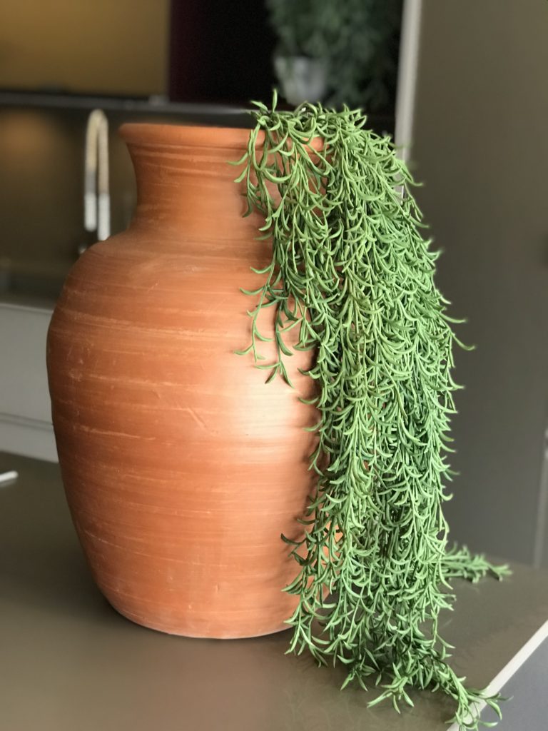 Arranjos de plantas e flores artificiais ganham cada dia mais adeptos Decoração