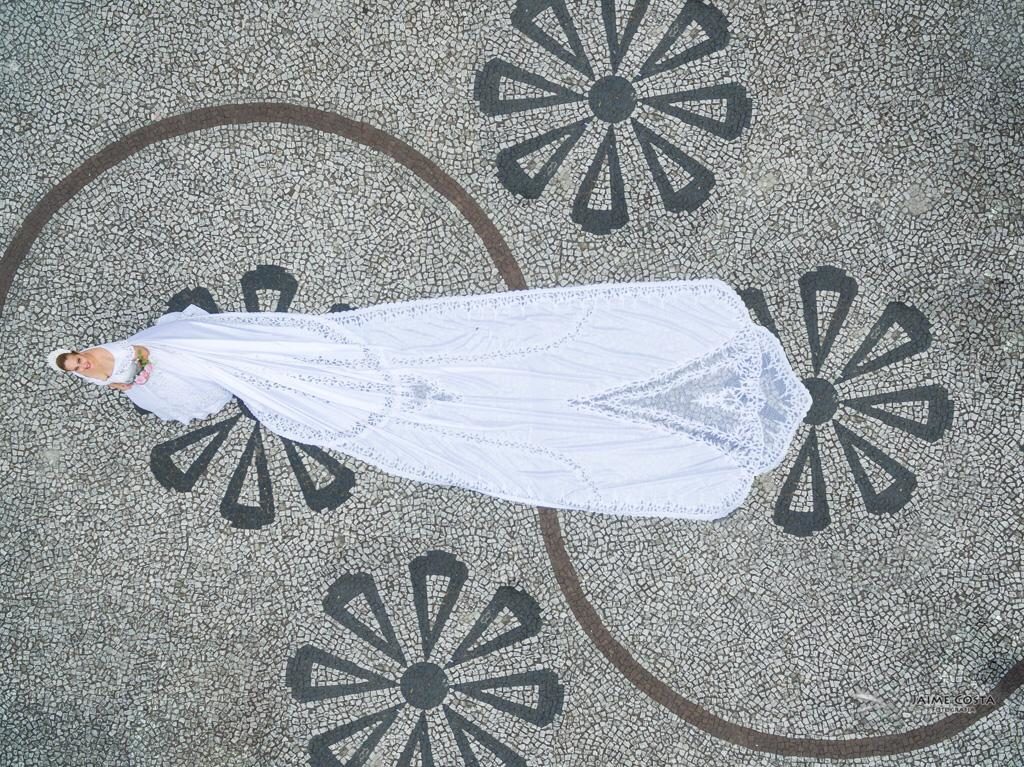 As caldas longas estão em alta para noivas poderosas Moda