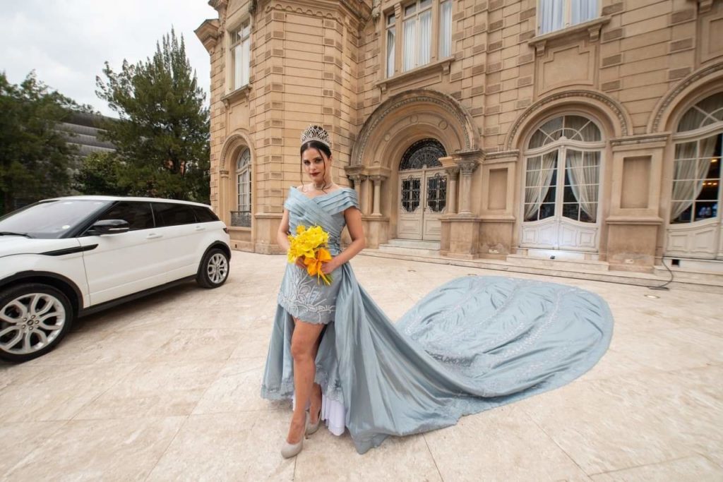 As caldas longas estão em alta para noivas poderosas Moda