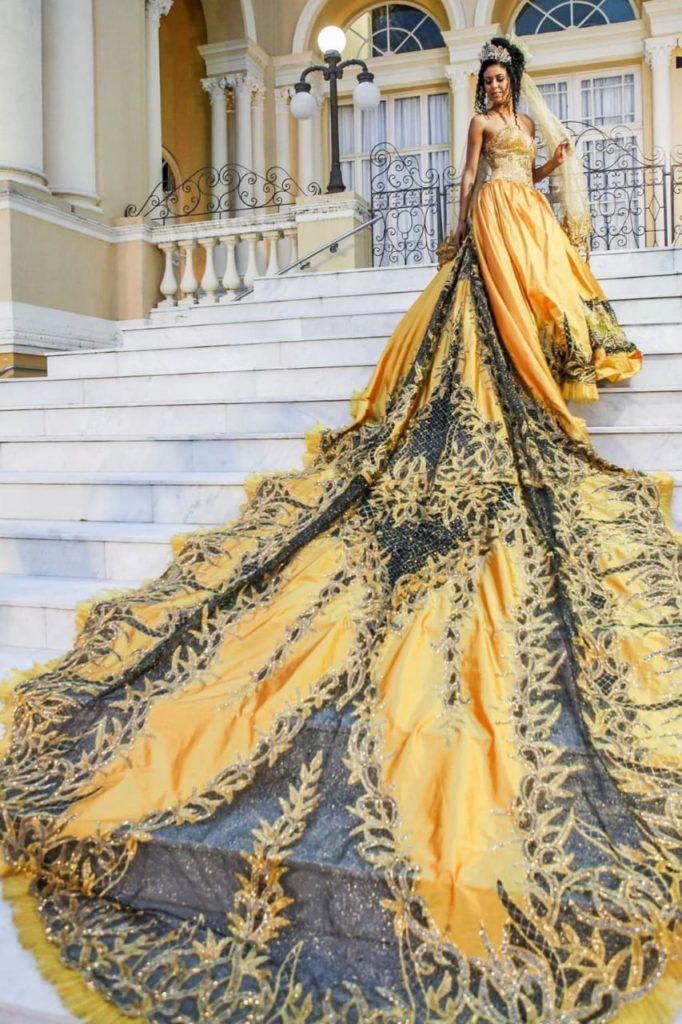 As caldas longas estão em alta para noivas poderosas Moda