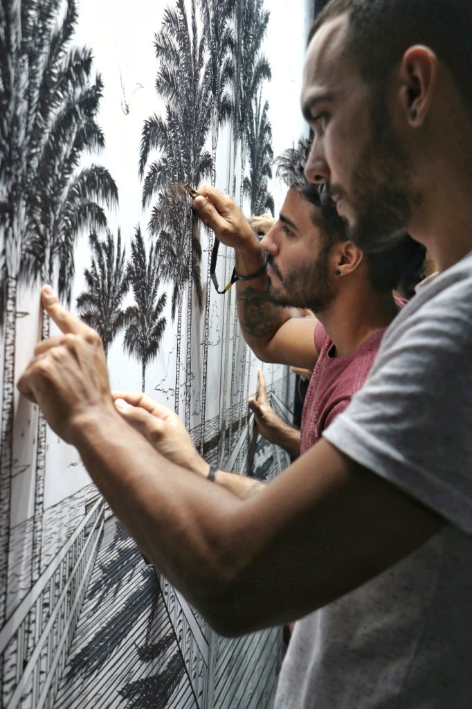 Artistas montam obra de arte com fitas ao vivo Artes