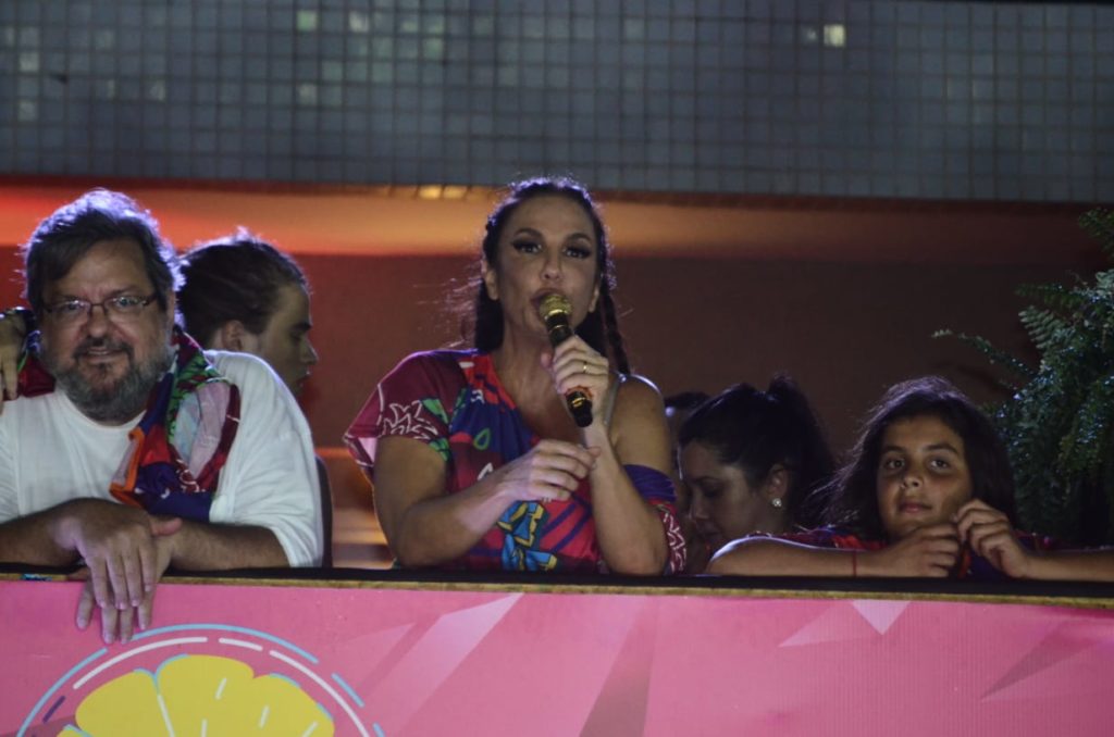 Ivete vibra com show de Alinne no seu camarote Carnaval
