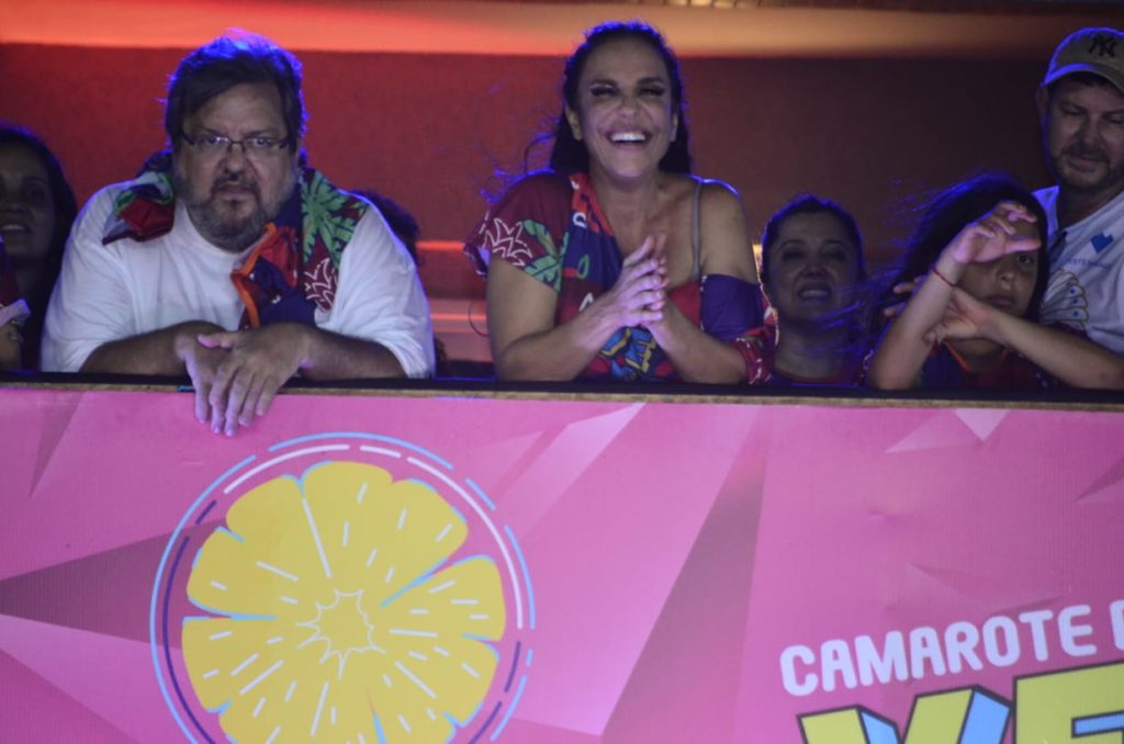 Ivete vibra com show de Alinne no seu camarote Carnaval