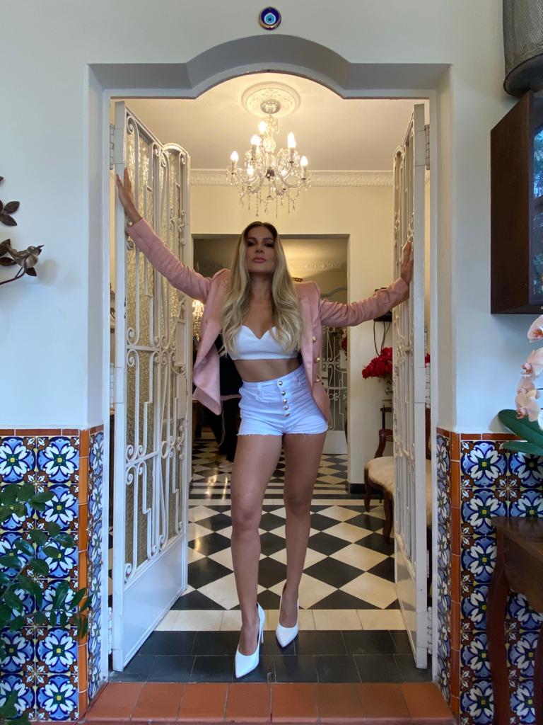 Cantora Maristela Muller faz lançamento de clipe com produção do Kondzilla Filmes Celebridades