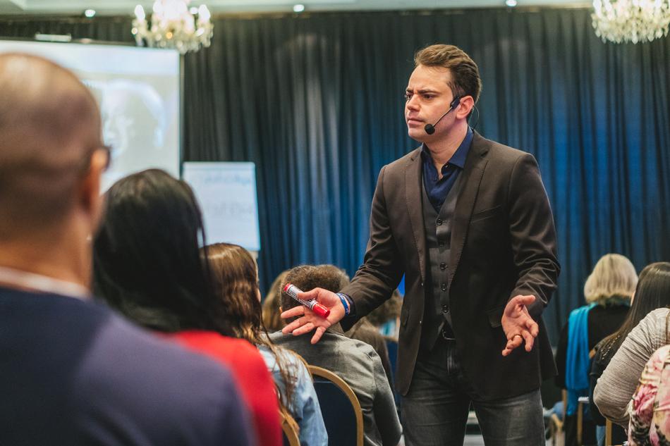 Intensivo com Raphael Costa orienta empresários a atingir alta performance Investimento