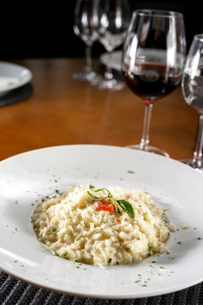 Covid-19: restaurantes apostam em alternativas para atender a clientela  Gastronomia