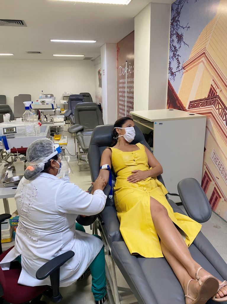 Gyselle Soares doa sangue Celebridades