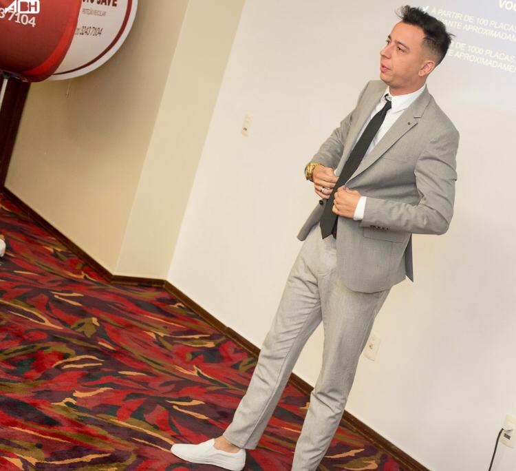 Com modelo de negócios totalmente digital empreendedor sai da periferia e alcança o sucesso em meio à crise Investimento