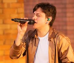 Allan Massay faz live no Dia dos Namorados Música