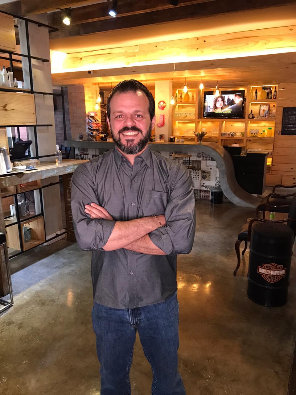 Hiram Resende traz ao Brasil a Bucks Cosméticos Beleza