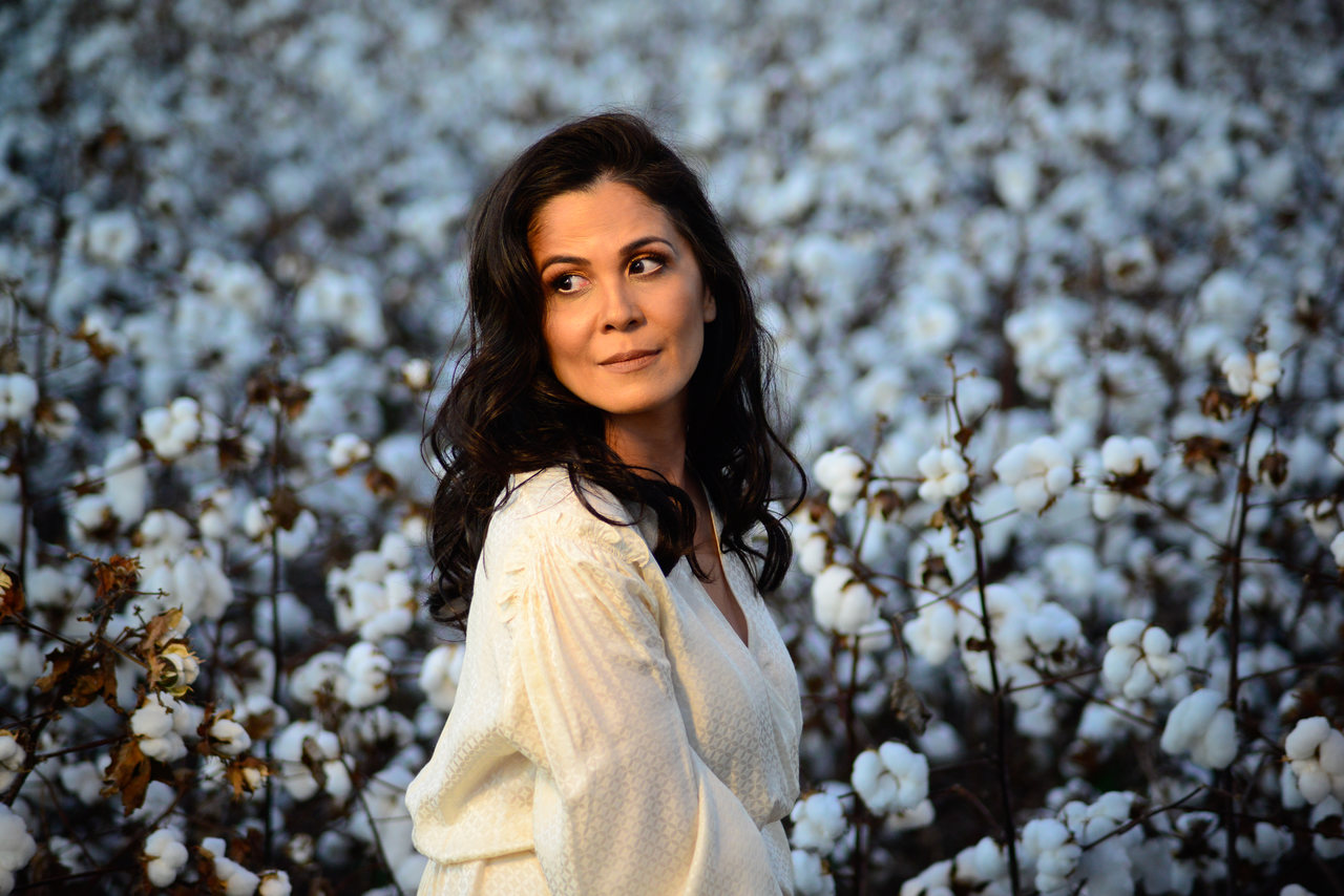 Cantora Andréa Aiko lança videoclipe e canção Quero de Novo em live Música