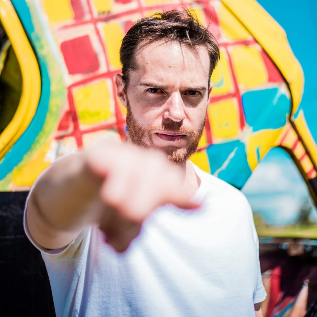 Artista Eduardo Pastore lança videoclipe de canção autoral My Wait em live e YouTube Música