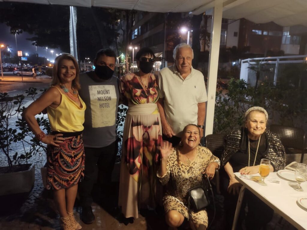 Yacy Nunes e Ionne Groff comemoraram aniversário com amigos históricos e queridos Colunismo Social