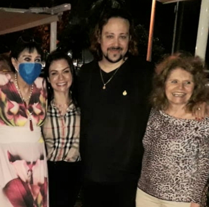 Yacy Nunes e Ionne Groff comemoraram aniversário com amigos históricos e queridos Colunismo Social