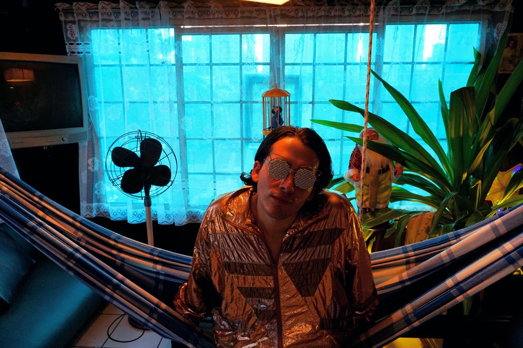 Seapunk e moderninho: “Jogo de Espelhos” é o novo single com clipe de Kikito Música