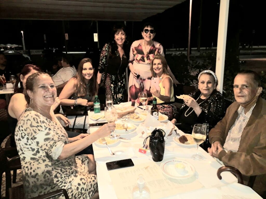 Yacy Nunes e Ionne Groff comemoraram aniversário com amigos históricos e queridos Colunismo Social