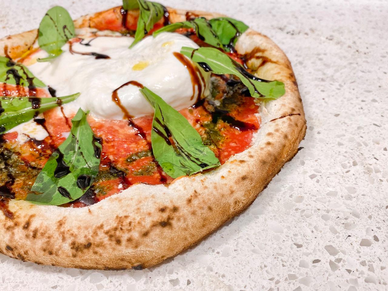 Pizza La Burrata é o novo sabor no cardápio da Grano & Oliva Pizzeria