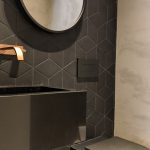 Como escolher o sistema de acionamento de descarga ideal para cada vaso sanitário?