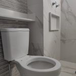 Como escolher o sistema de acionamento de descarga ideal para cada vaso sanitário?