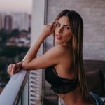 Erika Schneider mostra que beleza vai muito além da aparência