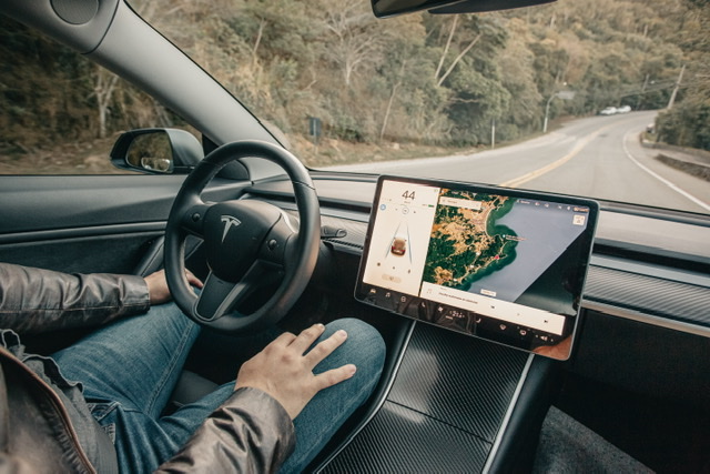 Como é ter um Tesla no Brasil?