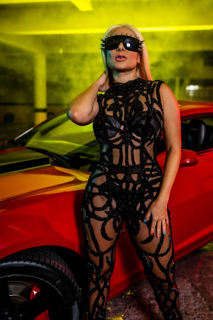 Cantora Maristela Müller lança novo clipe em parceria com a Kondzilla Filmes